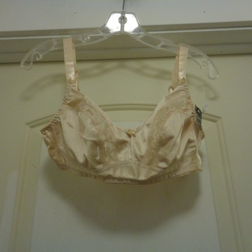 BEIGE SATIN BRALETTE W TINY BOW  & LACE NEW W TAGS BY PLUSFORM 36 A
